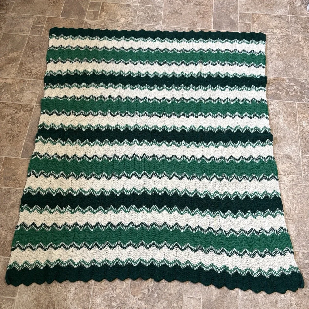 Handmade Vintage Ripple Chevron Crochet Afghan Blanket Throw 54x49 GrannyCore